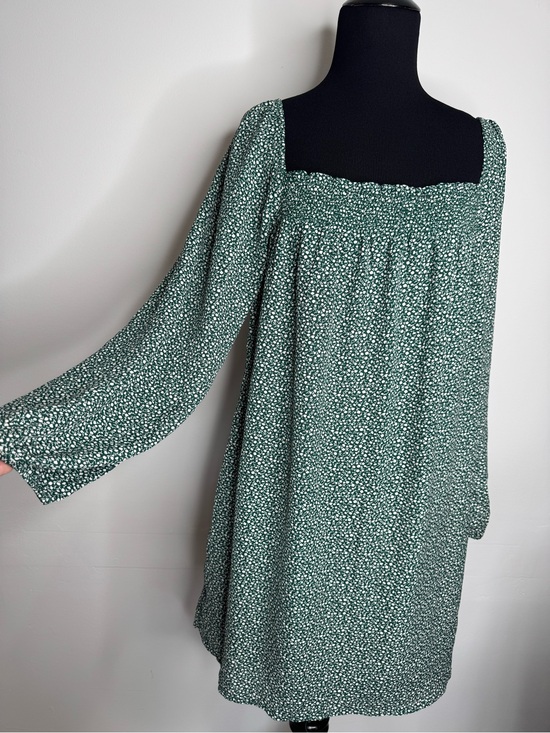 Abercrombie & Fitch Dresses & Skirts - Abercrombie & Fitch Green Floral Long-Sleeve Smocked Dress. Size L